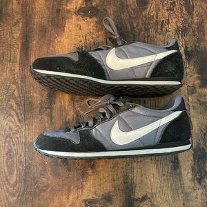 Used Nike size w 9.5